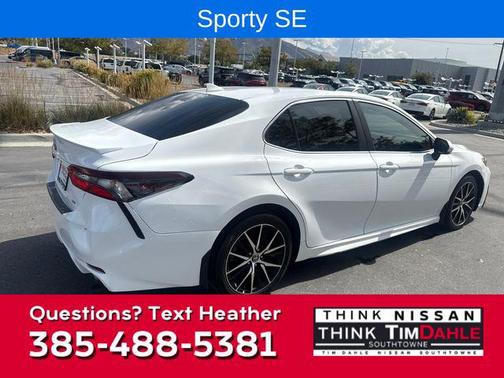 2022 Toyota Camry SE