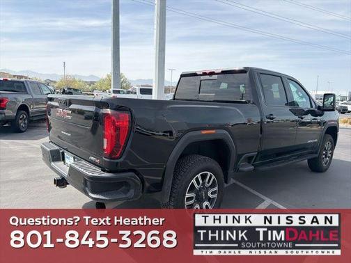 Onyx Black 2022 GMC Sierra 2500 AT4