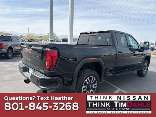 Onyx Black 2022 GMC Sierra 2500 AT4