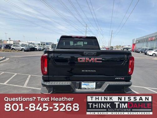 Onyx Black 2022 GMC Sierra 2500 AT4