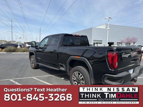 Onyx Black 2022 GMC Sierra 2500 AT4