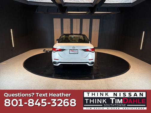 Aspen White Tricoat/Super Black 2024 Nissan Sentra SR