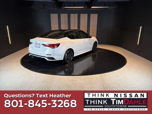 Aspen White Tricoat/Super Black 2024 Nissan Sentra SR