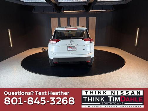 Everest White Pearl Tricoat 2026 Nissan Rogue Dark Armor