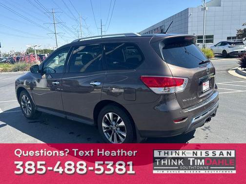 2016 Nissan Pathfinder SV