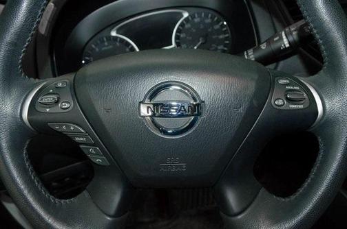 2016 Nissan Pathfinder SL