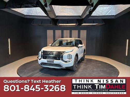 White 2025 Mitsubishi Outlander SE 2.5 S-AWC