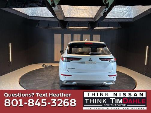 White 2025 Mitsubishi Outlander SE 2.5 S-AWC