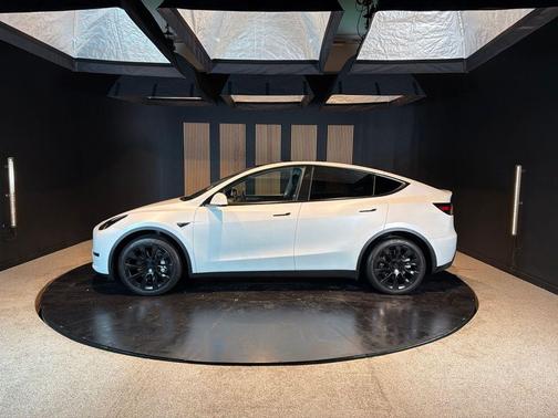 White 2024 Tesla Model Y Long Range Dual Motor All-Wheel Drive