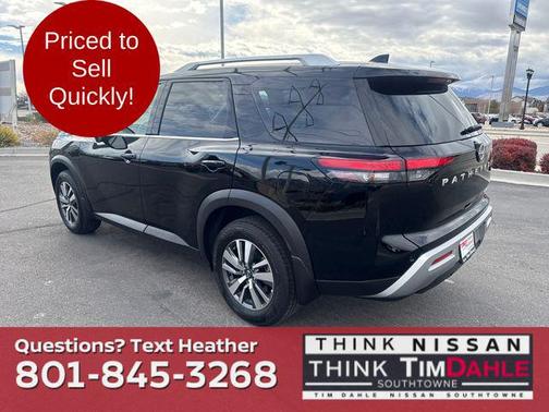 2025 Nissan Pathfinder SL 4WD