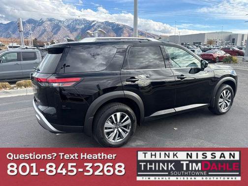 2025 Nissan Pathfinder SL 4WD