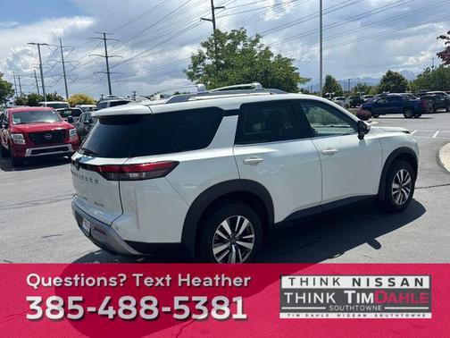 2023 Nissan Pathfinder SL 4WD