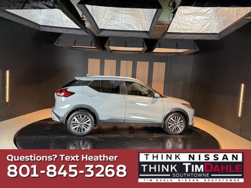 Boulder Gray Pearl 2024 Nissan Kicks SV