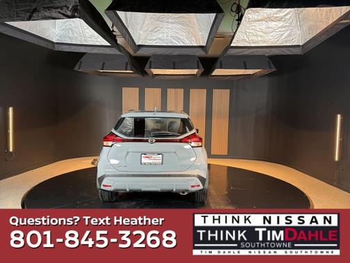Boulder Gray Pearl 2024 Nissan Kicks SV