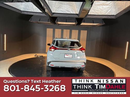 Boulder Gray Pearl 2024 Nissan Kicks SV