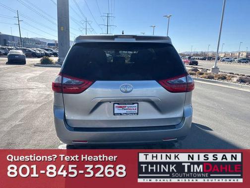 2020 Toyota Sienna SE