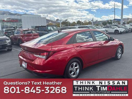 2022 Hyundai ELANTRA SE