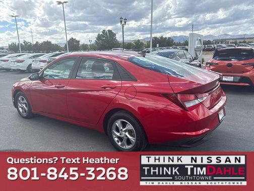 2022 Hyundai ELANTRA SE