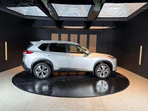 Brilliant Silver Metallic 2023 Nissan Rogue SV