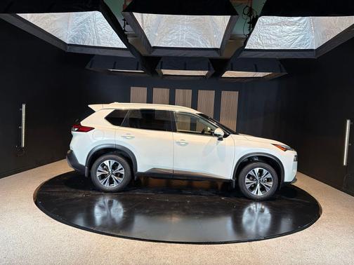 Pearl White Tricoat 2021 Nissan Rogue SV
