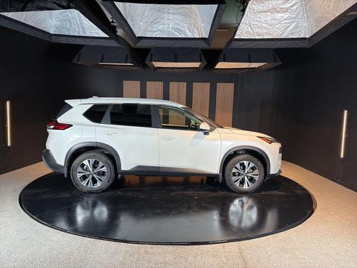 Pearl White Tricoat 2023 Nissan Rogue SV