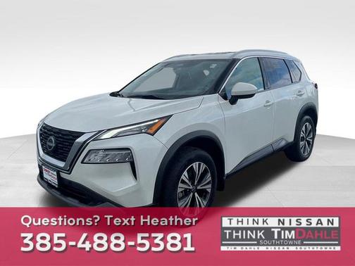 Pearl White Tricoat 2023 Nissan Rogue SV