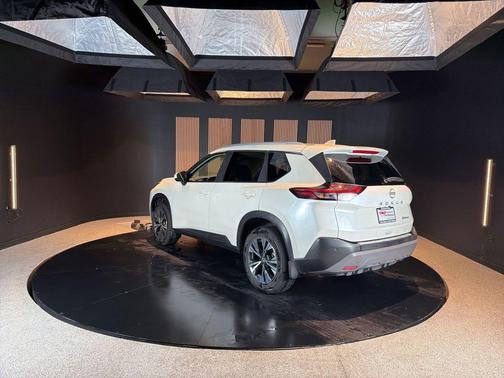 Pearl White Tricoat 2023 Nissan Rogue SV