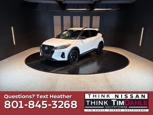 Aspen White Tricoat 2024 Nissan Kicks SR