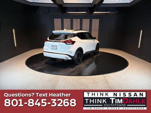 Aspen White Tricoat 2024 Nissan Kicks SR