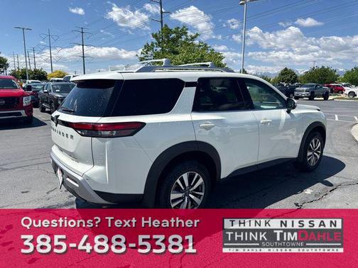 2022 Nissan Pathfinder SL 4WD