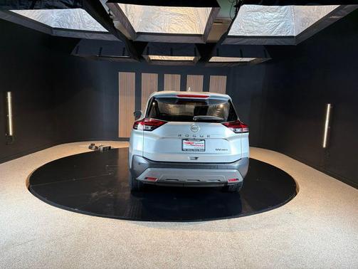 Brilliant Silver Metallic 2022 Nissan Rogue SV