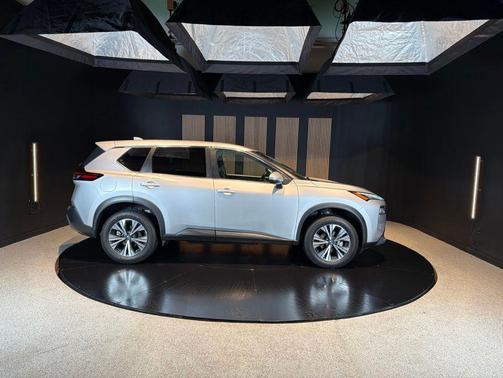 Brilliant Silver Metallic 2022 Nissan Rogue SV