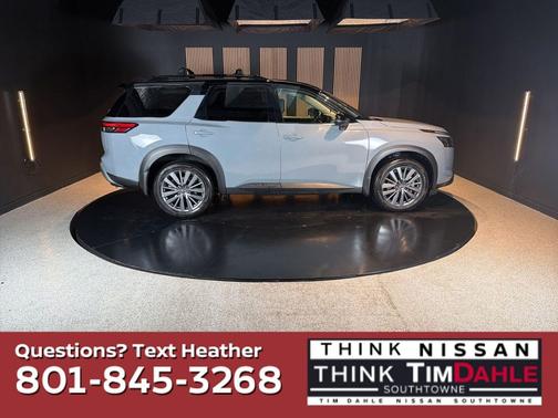 Solid Gray/Super Black 2025 Nissan Pathfinder SL 4WD