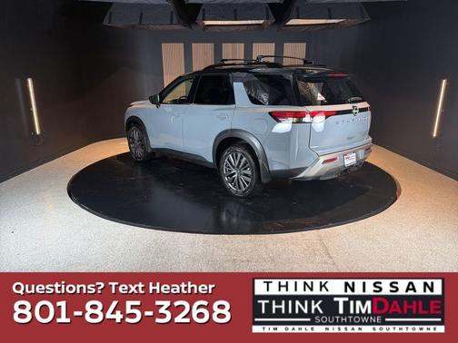 Solid Gray/Super Black 2025 Nissan Pathfinder SL 4WD