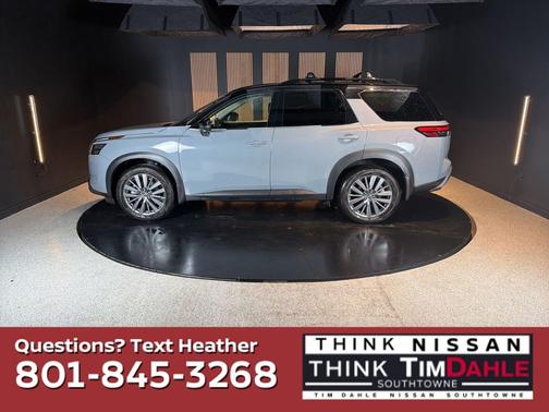 Solid Gray/Super Black 2025 Nissan Pathfinder SL 4WD