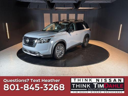 Solid Gray/Super Black 2025 Nissan Pathfinder SL 4WD