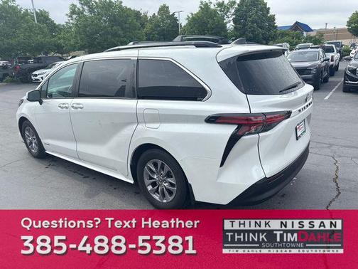 2021 Toyota Sienna XLE 8 Passenger