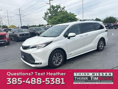 2021 Toyota Sienna XLE 8 Passenger