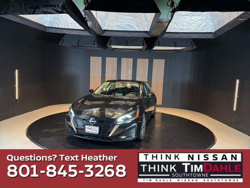 Super Black Clearcoat 2023 Nissan Altima 2.5 SV