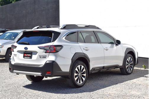 Crystal White Pearl 2024 Subaru Outback Touring XT