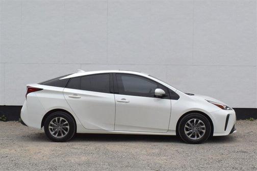 Super White 2019 Toyota Prius XLE