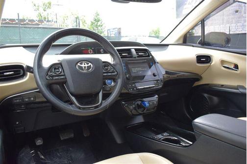 Super White 2019 Toyota Prius XLE