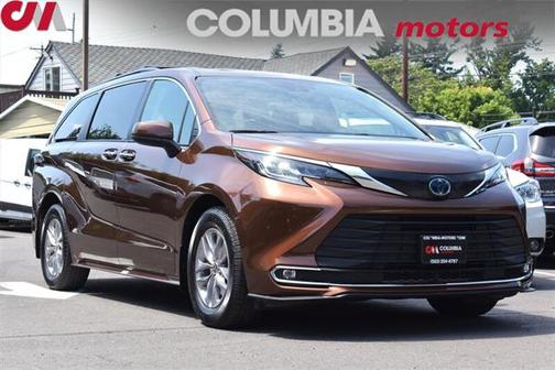 2022 Toyota Sienna XLE 8 Passenger
