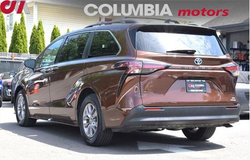 2022 Toyota Sienna XLE 8 Passenger