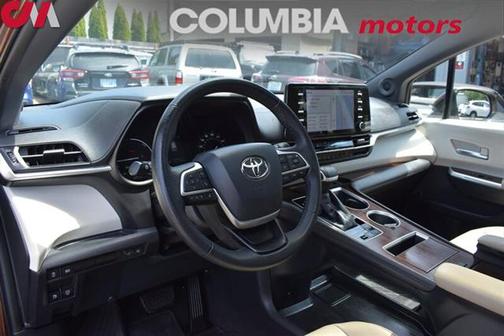 2022 Toyota Sienna XLE 8 Passenger
