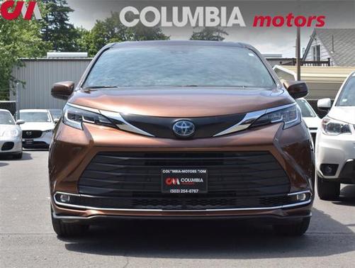 2022 Toyota Sienna XLE 8 Passenger