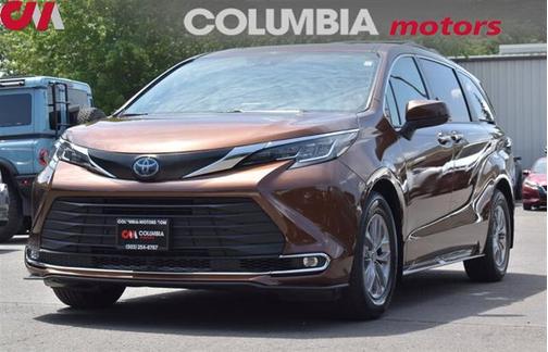 2022 Toyota Sienna XLE 8 Passenger