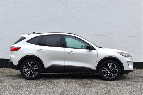 Star White Metallic Tri-Coat 2022 Ford Escape SE
