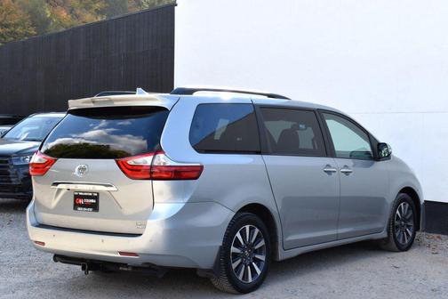 Celestial Silver Metallic 2019 Toyota Sienna Limited Premium