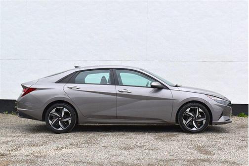 Fluid Metal 2023 Hyundai ELANTRA SEL